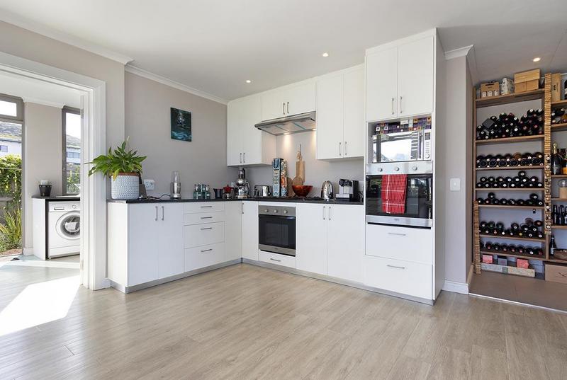 To Let 5 Bedroom Property for Rent in Chapman